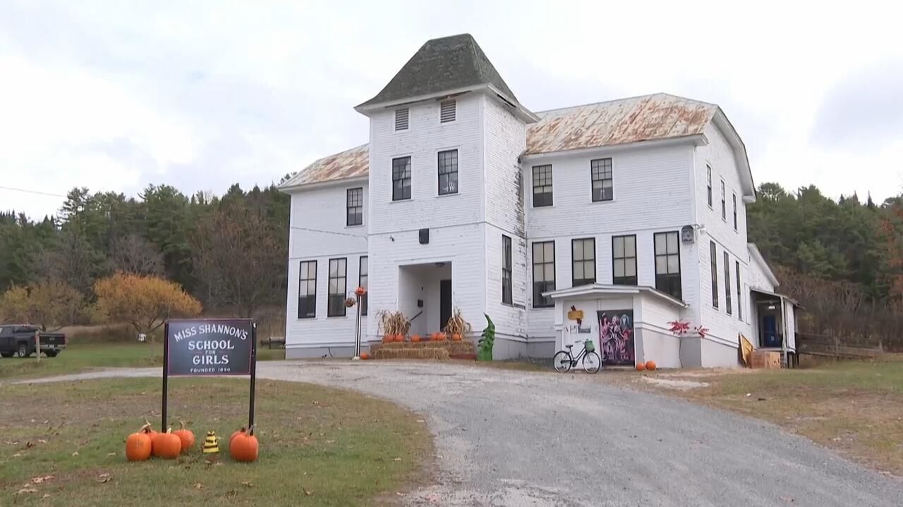 Vermont town draws 'Beetlejuice' fans to iconic horror movie site
